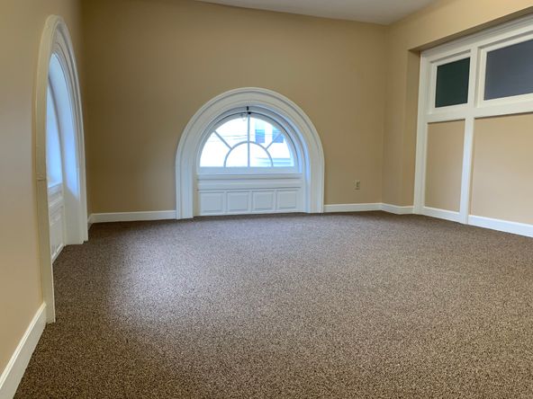 Amesbury Building : 100 Main St, Amesbury, MA 01913